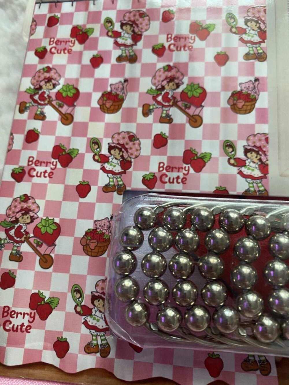 13 Piece Set Strawberry Shortcake Shower Curtain Set And Metal Hooks 72 X 72 NEW - Picture 3 of 13